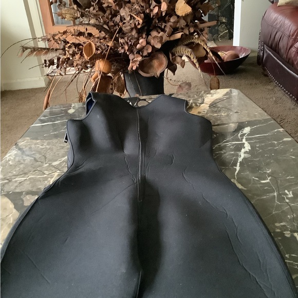 Bare women’s velocity sleeveless black rainbow wetsuit size 14 - Picture 11 of 11